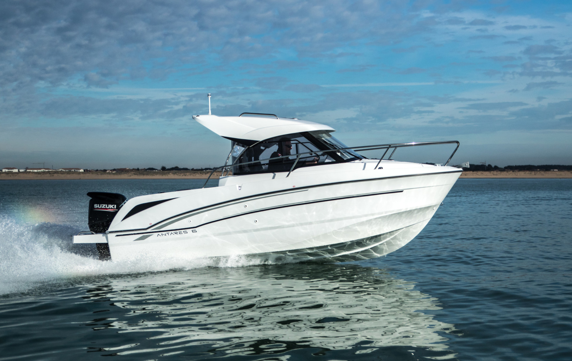 The Antares 6 Outboard by Beneteau Outboard
